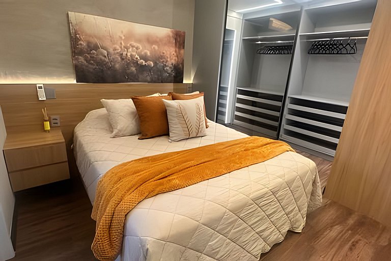Sunny Studios Luxo by Robert Stays