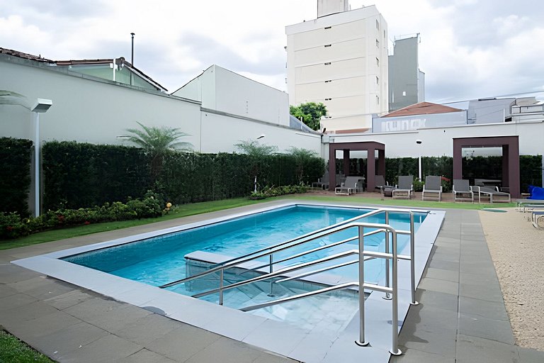 Sunny Studios Luxo by Robert Stays