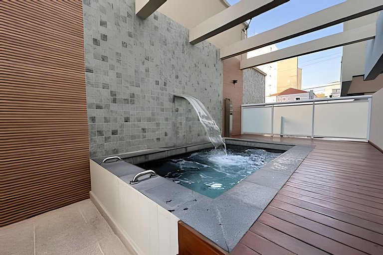 Sunny Studios Luxo by Robert Stays