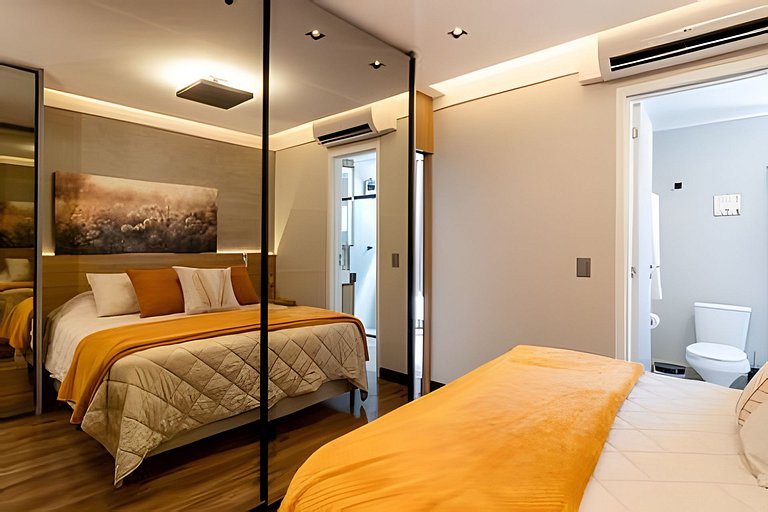 Sunny Studios Luxo by Robert Stays