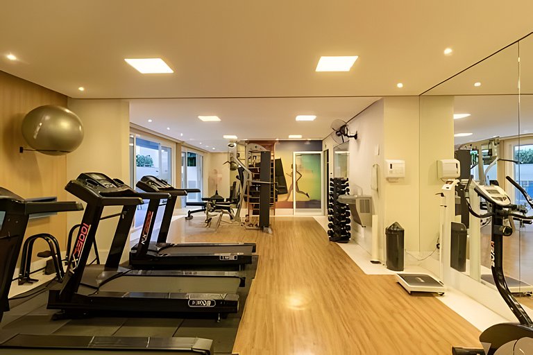 Sunny Studios Luxo by Robert Stays
