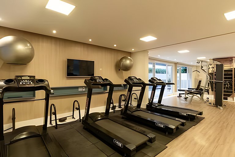 Sunny Studios Luxo by Robert Stays