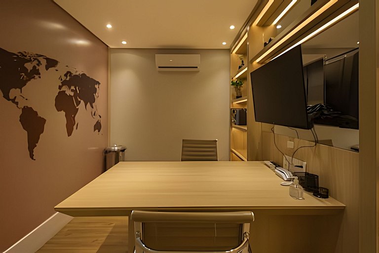 Sunny Studios Luxo by Robert Stays