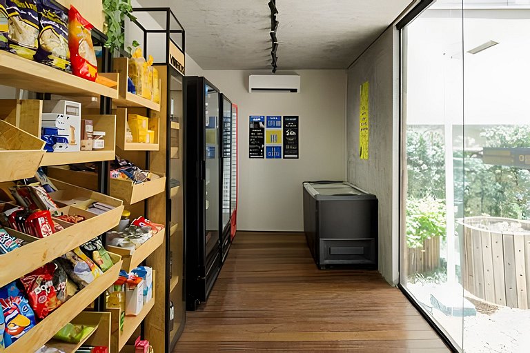 Sunny Studios Luxo by Robert Stays