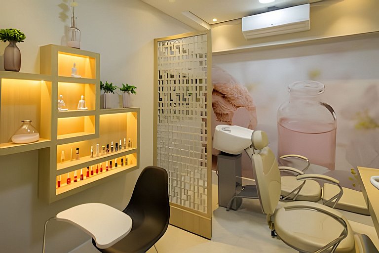 Sunny Studios Luxo by Robert Stays