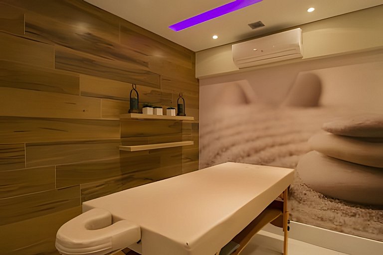 Sunny Studios Luxo by Robert Stays
