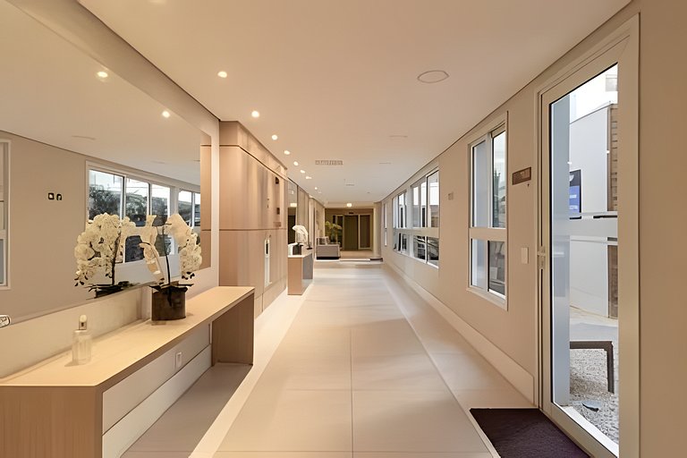 Sunny Studios Luxo by Robert Stays
