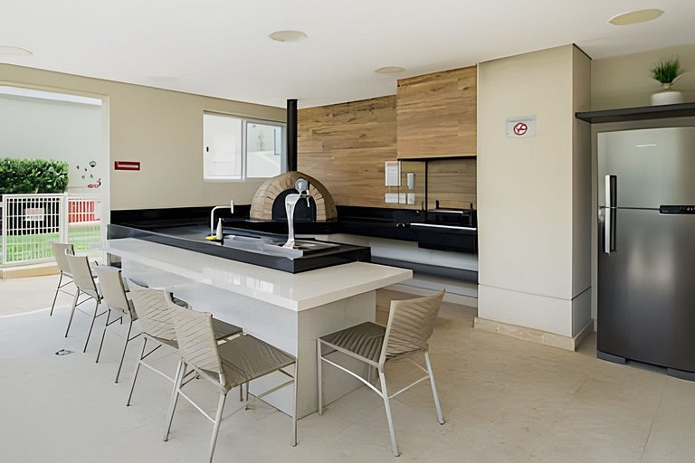 Sunny Studios Luxo by Robert Stays