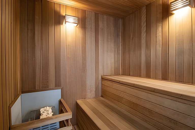 Sunny Studios Luxo by Robert Stays