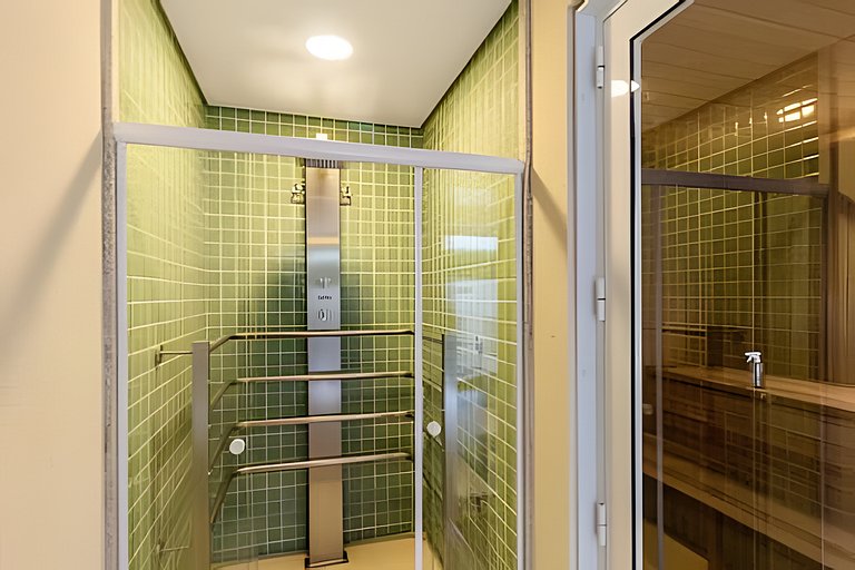 Sunny Studios Luxo by Robert Stays