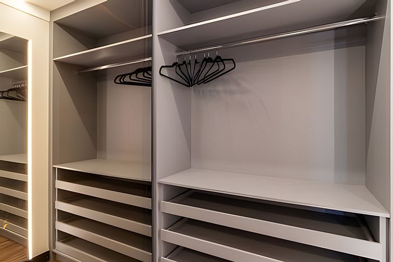 Sunny Studios Luxo by Robert Stays
