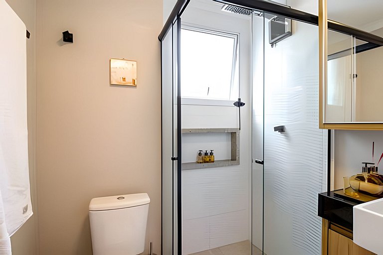 Sunny Studios Luxo by Robert Stays