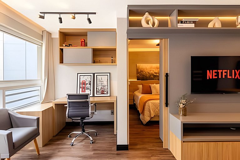 Sunny Studios Luxo by Robert Stays